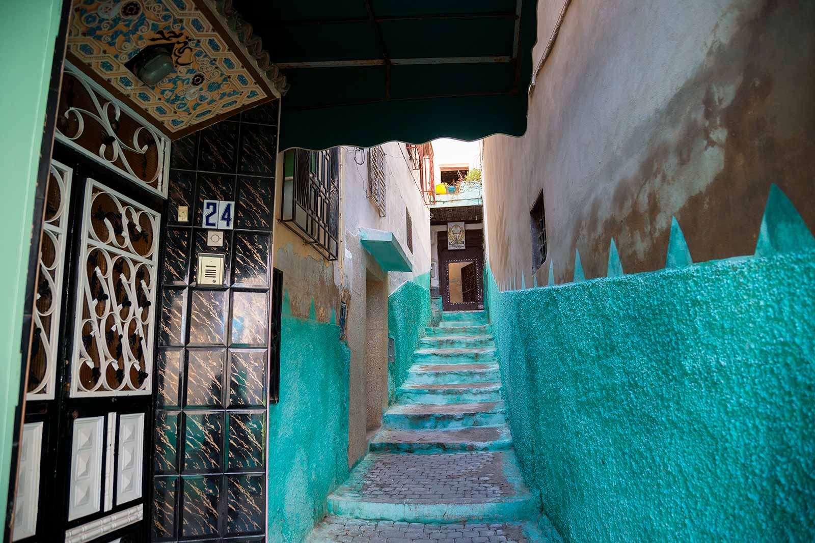 The sheer endless streets of Moulay Idriss reminded us of colourful Chefchaouen, but also a little bit of the Medina of Marrakech.