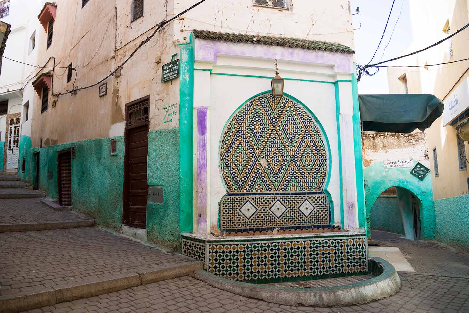 In the medina quarter of Moulay Idriss you will find many colourful streets that are the perfect photo spot.