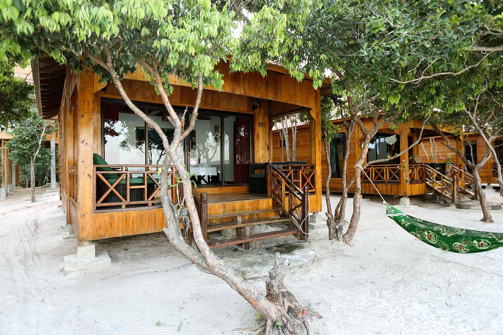 The beach front bungalows at Sol Beach Resort on Koh Rong Samloem are really amazing thanks to their full glass front.