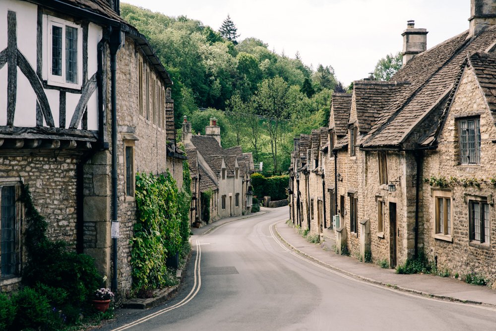 charming english village with wonky cotswolds stone cottages